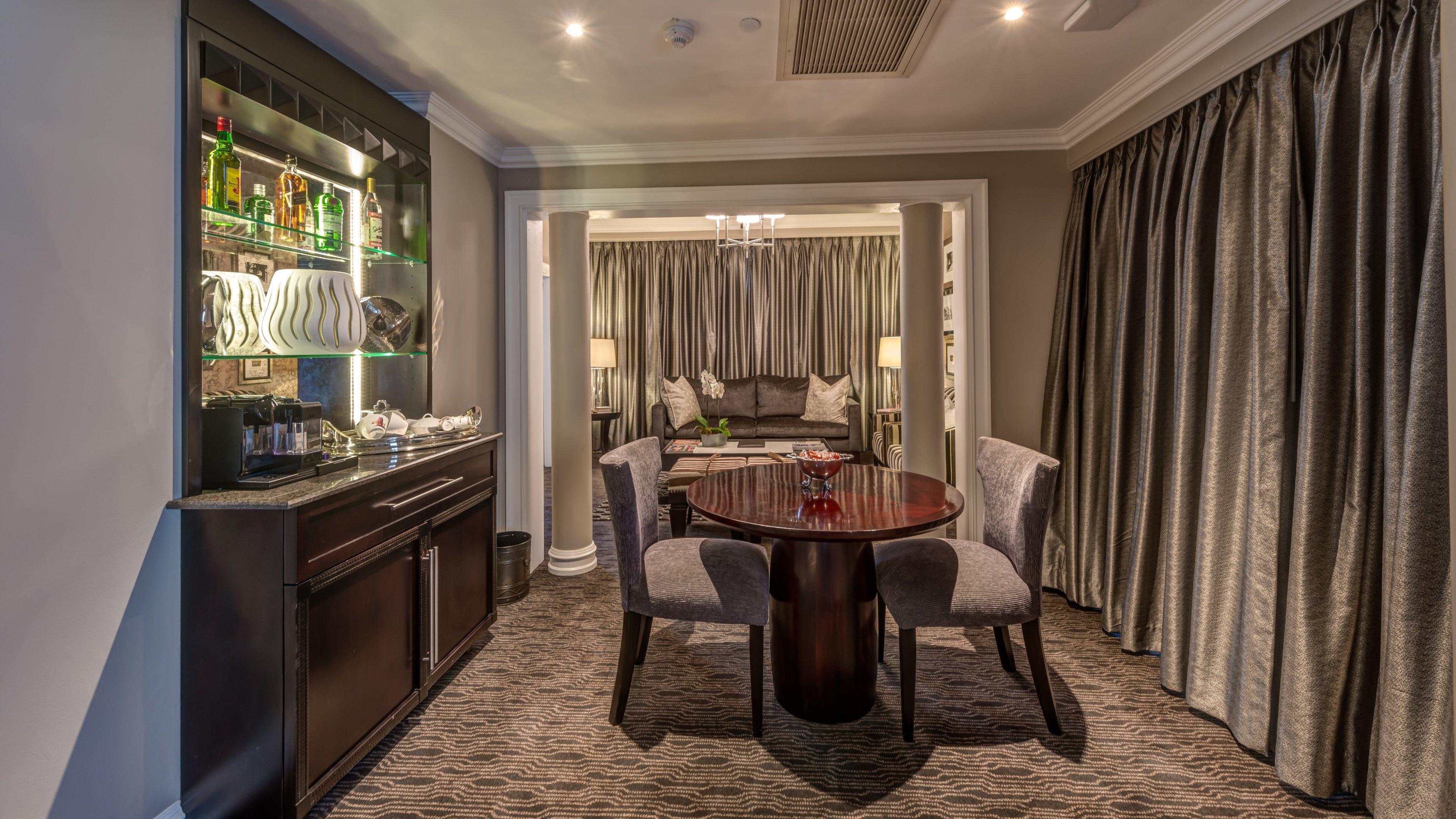 Intercontinental Johannesburg Or Tambo Airport Hotel By Ihg Kempton Park Exterior photo The interior of a suite